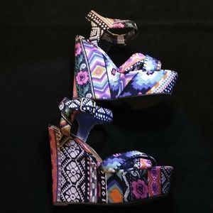 Steve Madden sandal wedges. Size 8.5